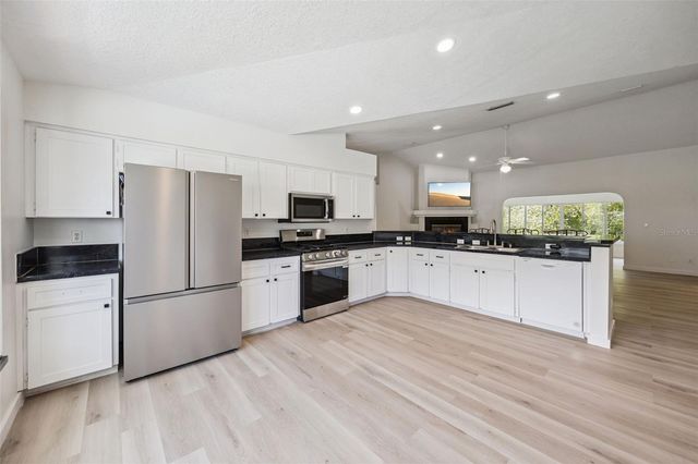 27138 RACQUET CIRCLE, Leesburg, FL 34748