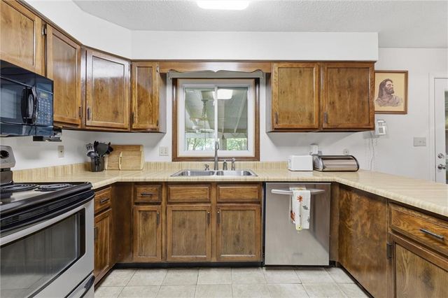 15960 Nall Avenue, Stilwell, KS 66085
