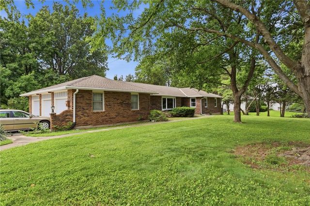 15960 Nall Avenue, Stilwell, KS 66085