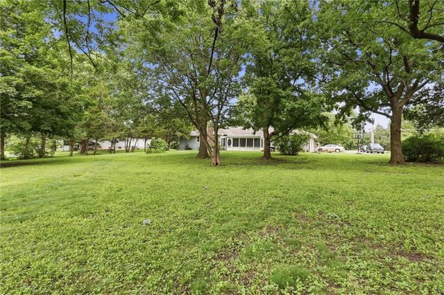 15960 Nall Avenue, Stilwell, KS 66085
