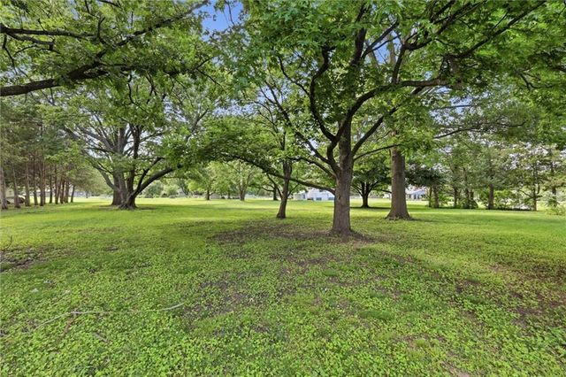 15960 Nall Avenue, Stilwell, KS 66085