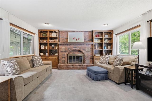 15960 Nall Avenue, Stilwell, KS 66085