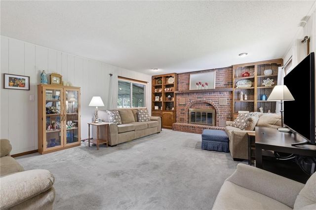 15960 Nall Avenue, Stilwell, KS 66085