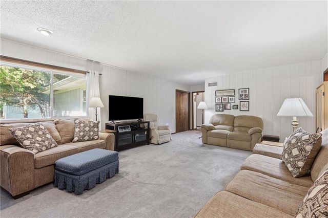 15960 Nall Avenue, Stilwell, KS 66085