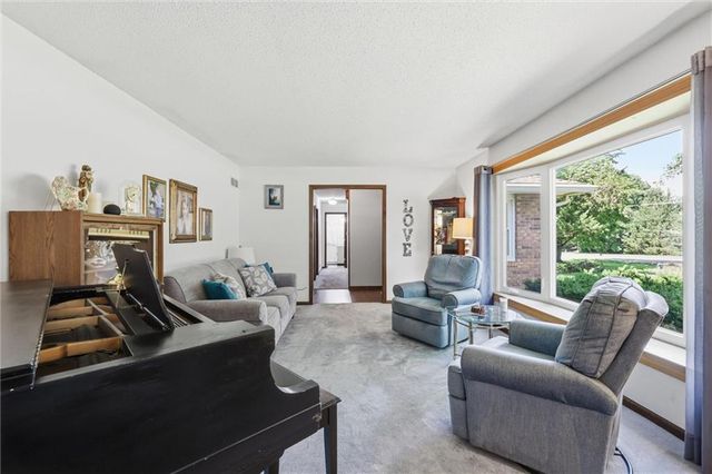 15960 Nall Avenue, Stilwell, KS 66085