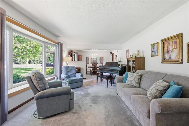 15960 Nall Avenue, Stilwell, KS 66085