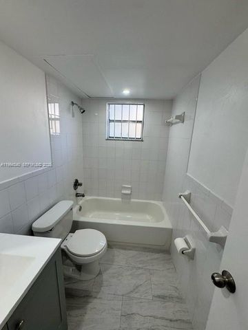 30 SE 4th Avenue 109, Hallandale Beach, FL 33009