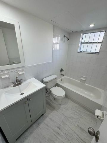30 SE 4th Avenue 109, Hallandale Beach, FL 33009