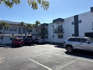 30 SE 4th Avenue 109, Hallandale Beach, FL 33009