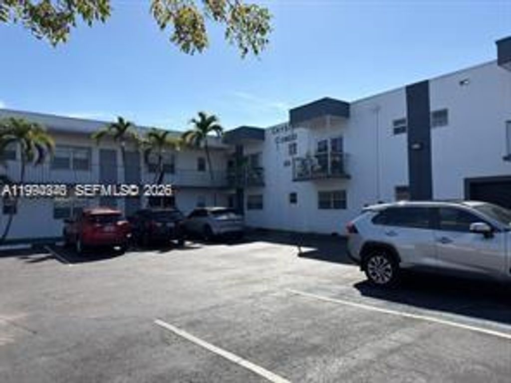 30 SE 4th Avenue 109, Hallandale Beach, FL 33009