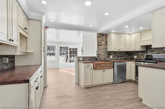 33805 Orangelawn Street, Livonia, MI 48150