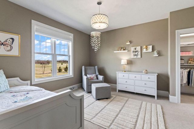 N33W29424 Millridge ROAD, Pewaukee, WI 53072