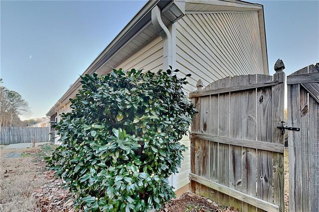 230 Lake Valley Drive, Loganville, GA 30052