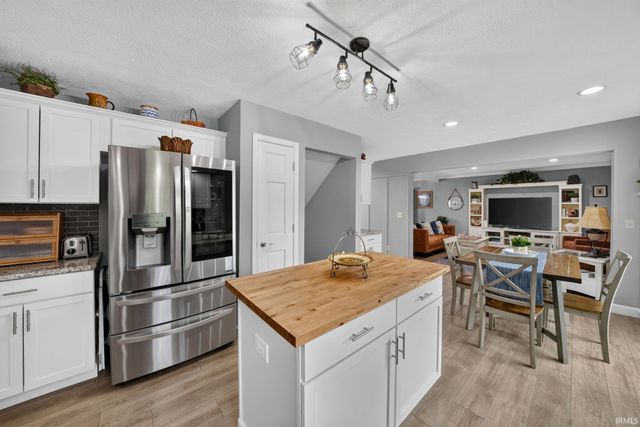 52116 Falcon Chase Drive, Granger, IN 46530