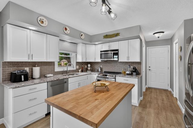 52116 Falcon Chase Drive, Granger, IN 46530