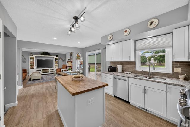 52116 Falcon Chase Drive, Granger, IN 46530