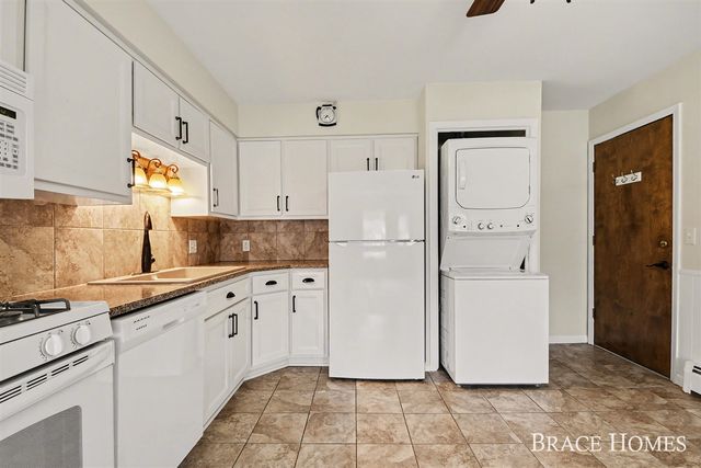 647 Blue Ash Drive, Grand Rapids, MI 49548