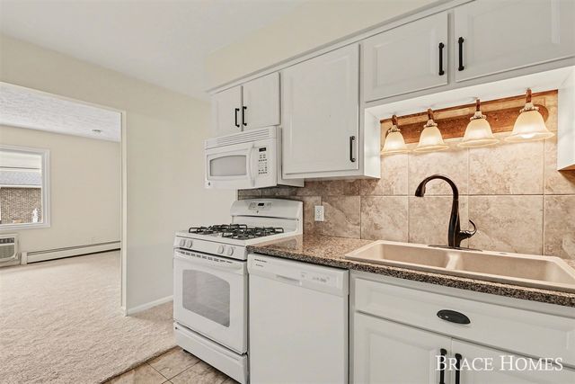 647 Blue Ash Drive, Grand Rapids, MI 49548