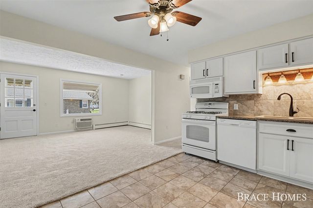 647 Blue Ash Drive, Grand Rapids, MI 49548