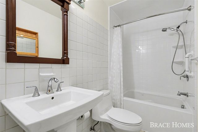 647 Blue Ash Drive, Grand Rapids, MI 49548