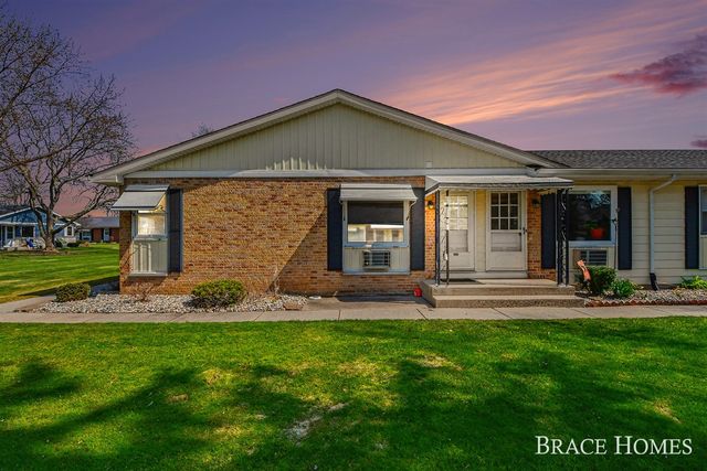 647 Blue Ash Drive, Grand Rapids, MI 49548