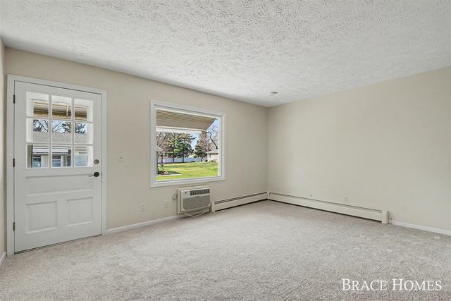 647 Blue Ash Drive, Grand Rapids, MI 49548