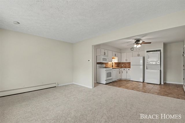 647 Blue Ash Drive, Grand Rapids, MI 49548