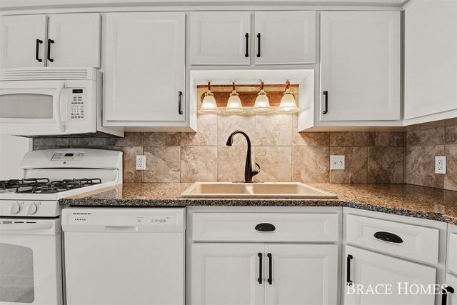 647 Blue Ash Drive, Grand Rapids, MI 49548