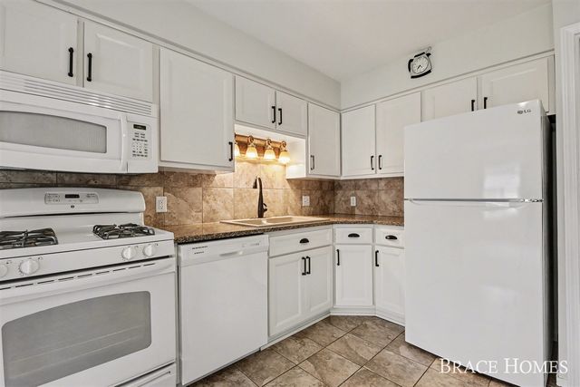 647 Blue Ash Drive, Grand Rapids, MI 49548