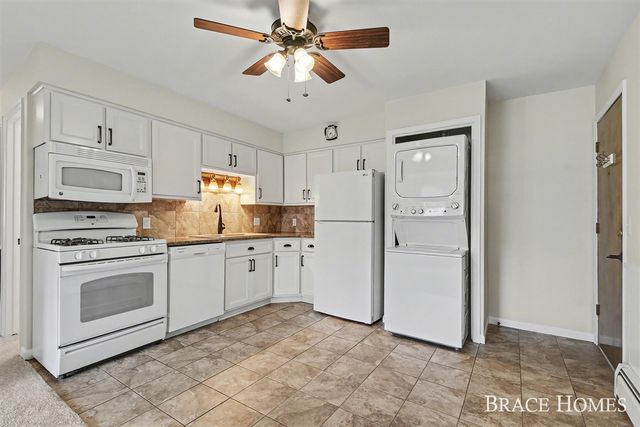 647 Blue Ash Drive, Grand Rapids, MI 49548