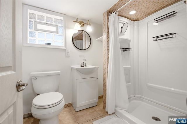 640 New York Avenue, Lyndhurst, NJ 07071