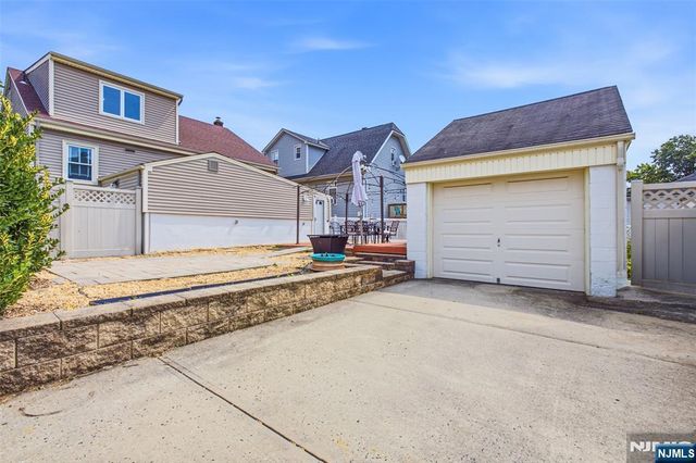 640 New York Avenue, Lyndhurst, NJ 07071