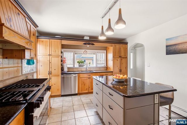 640 New York Avenue, Lyndhurst, NJ 07071