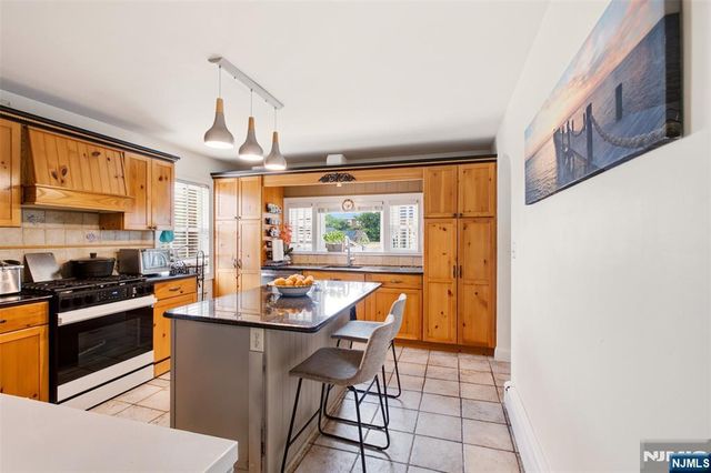 640 New York Avenue, Lyndhurst, NJ 07071