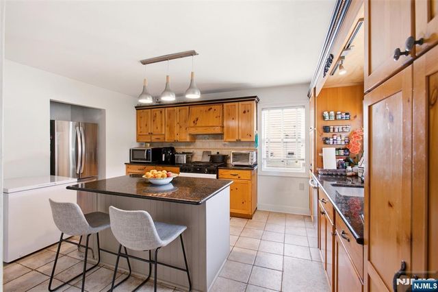 640 New York Avenue, Lyndhurst, NJ 07071