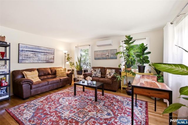640 New York Avenue, Lyndhurst, NJ 07071