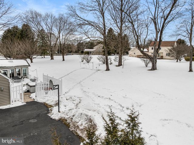 526 BEAUMONT CIR, West Chester, PA 19380