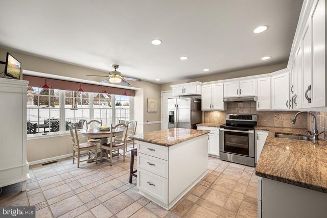 526 BEAUMONT CIR, West Chester, PA 19380