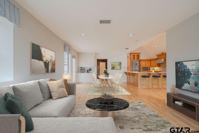 10 Elmwood St., Longview, TX 75604