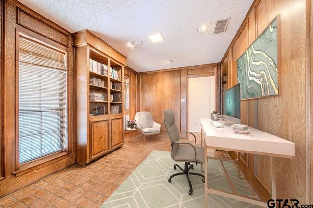 10 Elmwood St., Longview, TX 75604