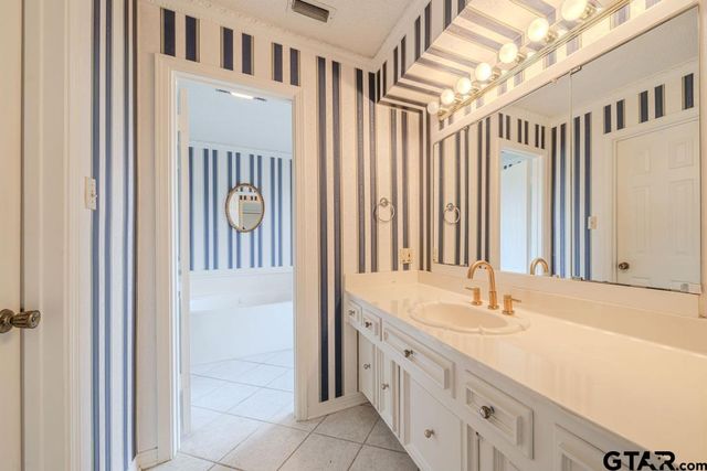 10 Elmwood St., Longview, TX 75604