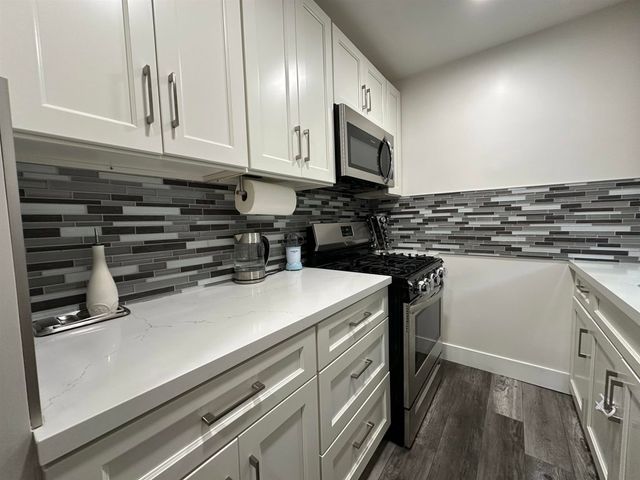 418 Douglas Ave, Oakland, CA 94603