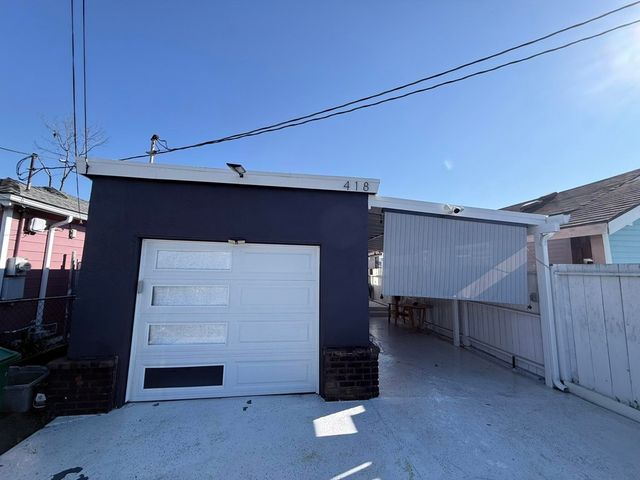 418 Douglas Ave, Oakland, CA 94603