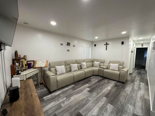 418 Douglas Ave, Oakland, CA 94603