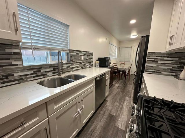 418 Douglas Ave, Oakland, CA 94603