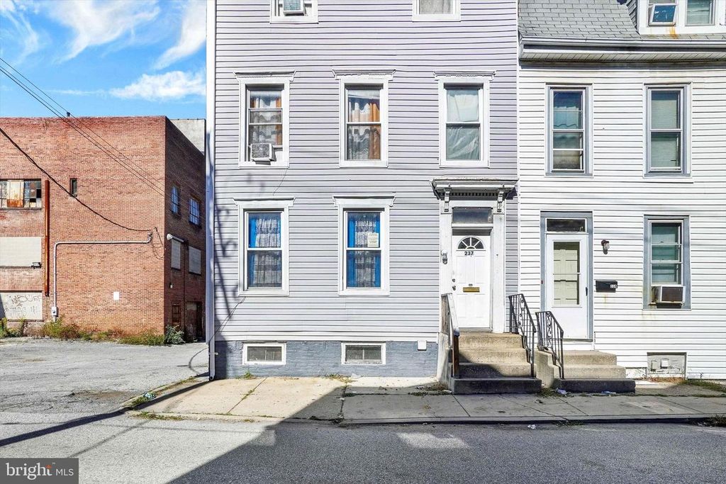 237 E POPLAR ST, York, PA 17403