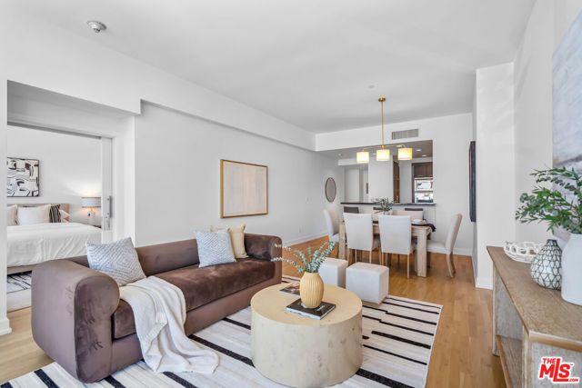 900 W OLYMPIC Boulevard 37E, Los Angeles, CA 90015