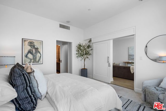 900 W OLYMPIC Boulevard 37E, Los Angeles, CA 90015