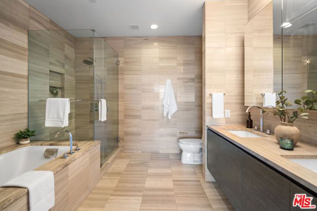 900 W OLYMPIC Boulevard 37E, Los Angeles, CA 90015