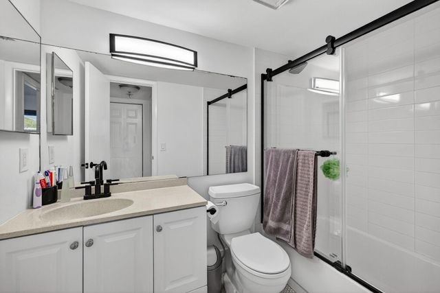 3000 NW 42nd Avenue B404, Coconut Creek, FL 33066